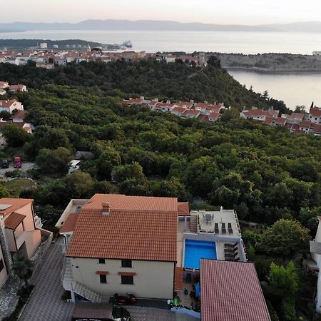 Apartman "Sabine Red" With Heated Pool Omišalj Екстериор снимка