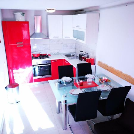 Apartman "Sabine Red" With Heated Pool Omišalj Екстериор снимка