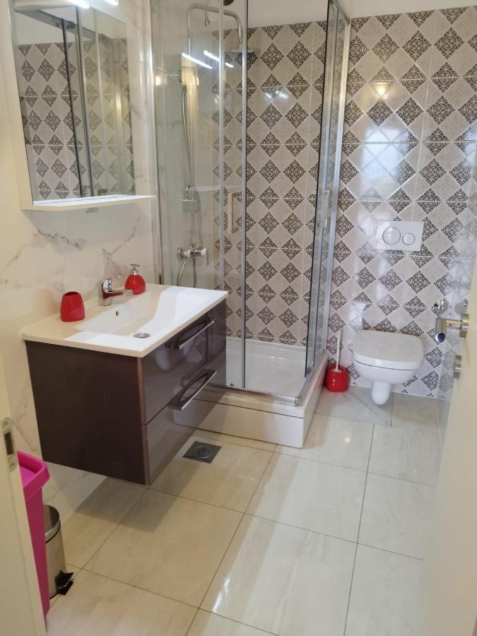Apartman "Sabine Red" With Heated Pool Omišalj Екстериор снимка