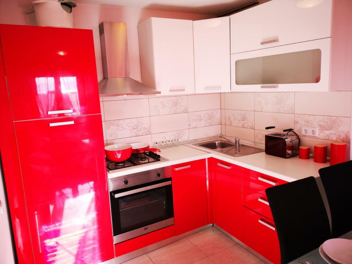 Apartman "Sabine Red" With Heated Pool Omišalj Екстериор снимка