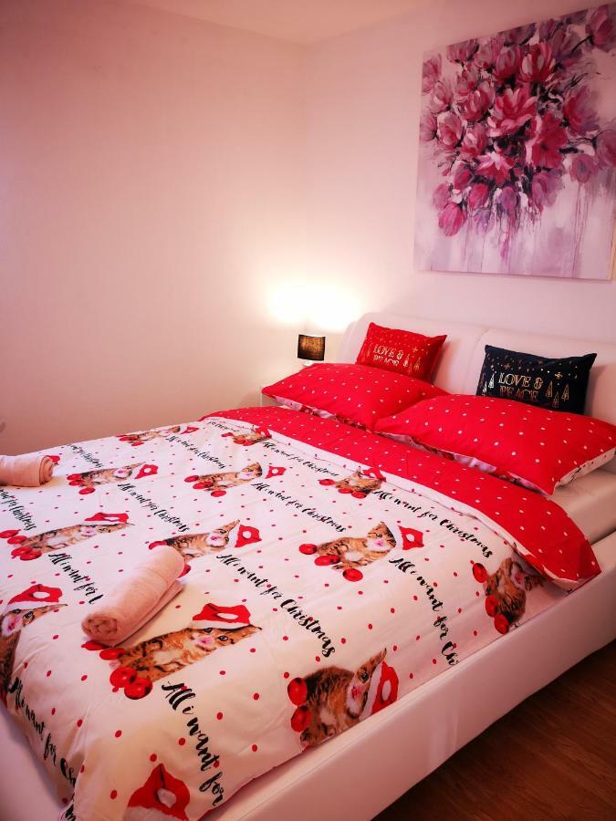 Apartman "Sabine Red" With Heated Pool Omišalj Екстериор снимка