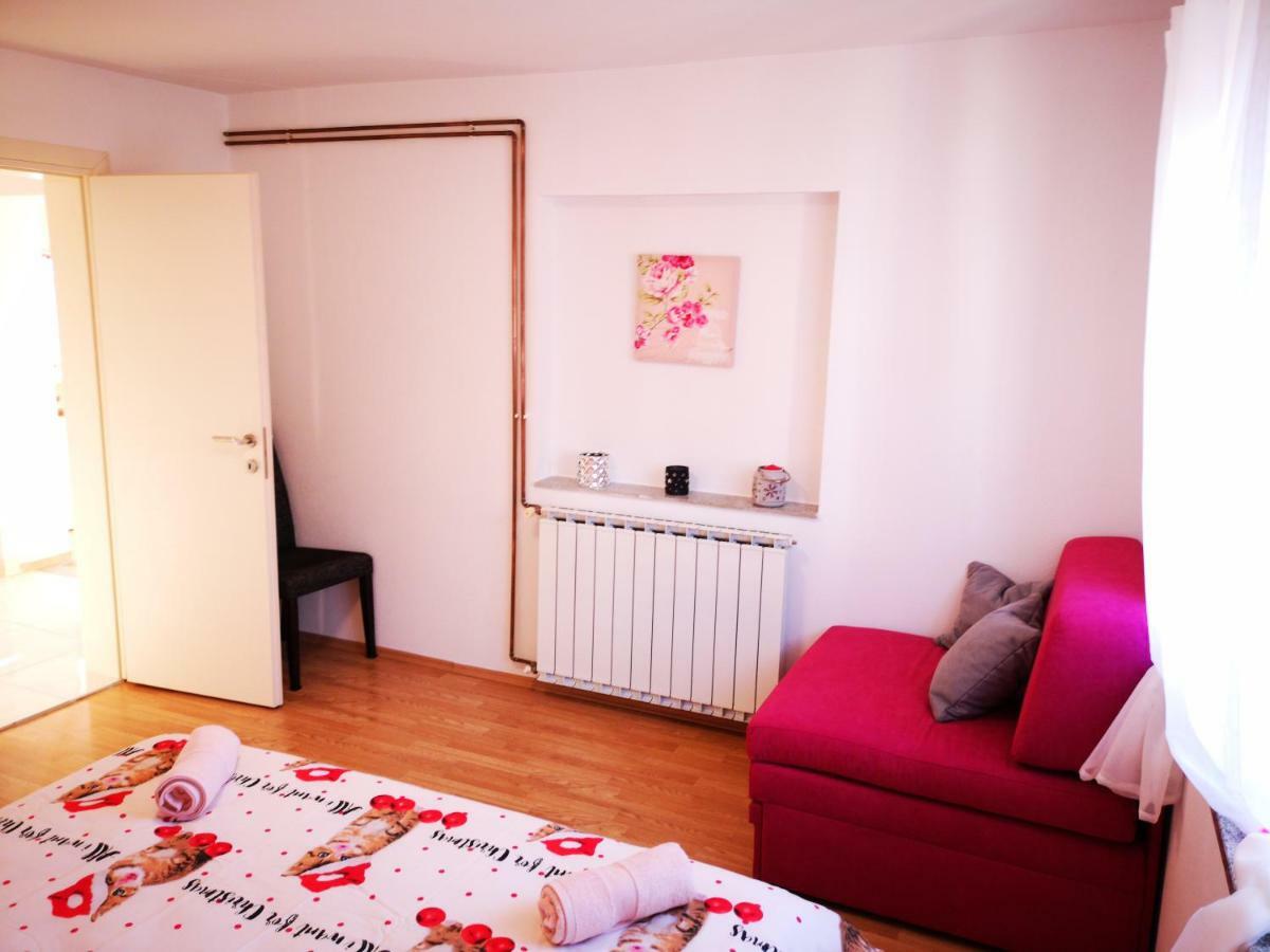 Apartman "Sabine Red" With Heated Pool Omišalj Екстериор снимка