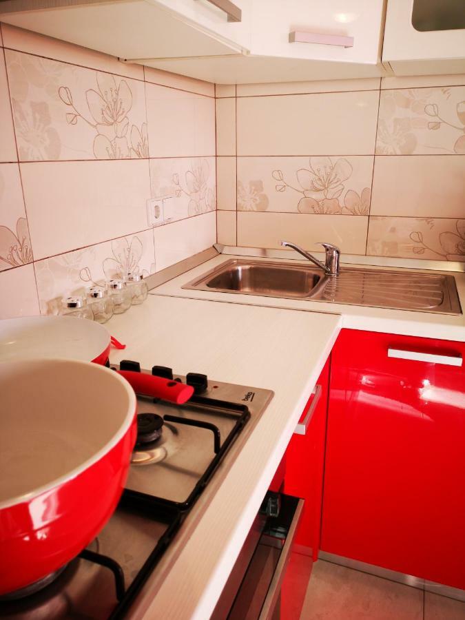 Apartman "Sabine Red" With Heated Pool Omišalj Екстериор снимка