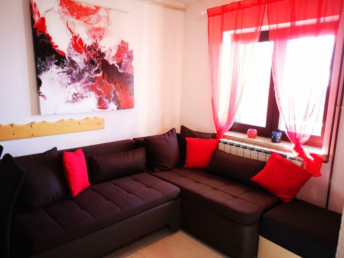 Apartman "Sabine Red" With Heated Pool Omišalj Екстериор снимка