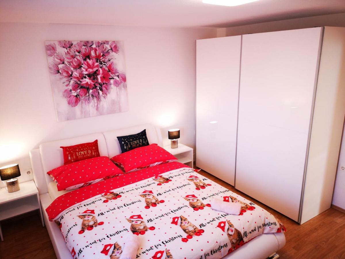 Apartman "Sabine Red" With Heated Pool Omišalj Екстериор снимка