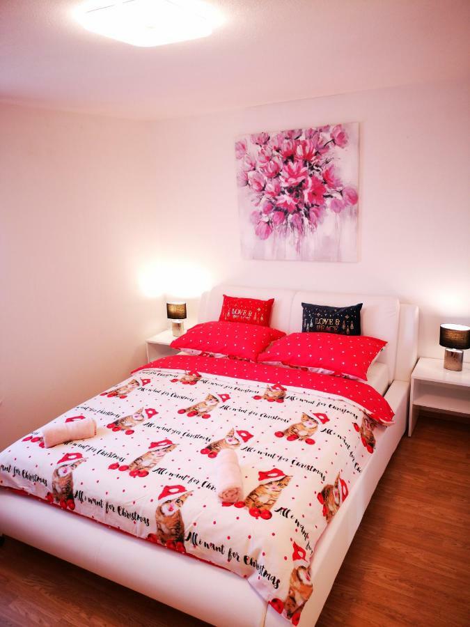 Apartman "Sabine Red" With Heated Pool Omišalj Екстериор снимка