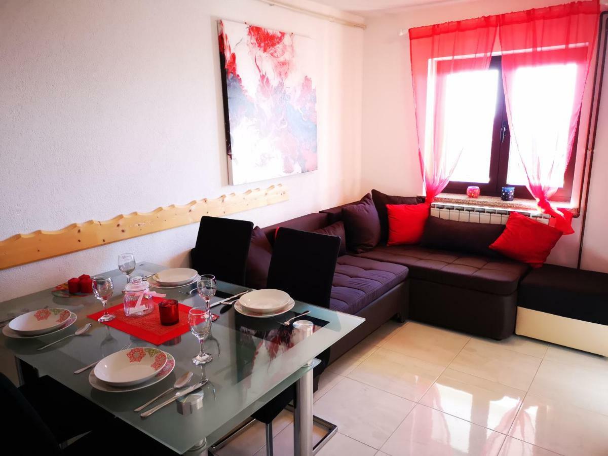 Apartman "Sabine Red" With Heated Pool Omišalj Екстериор снимка